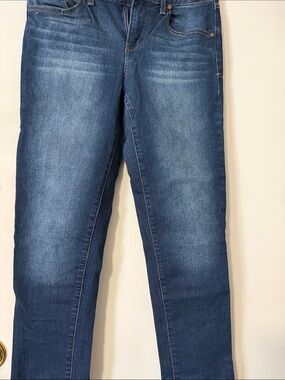 Straight Leg Women's Jeans in Mid Blue Wash